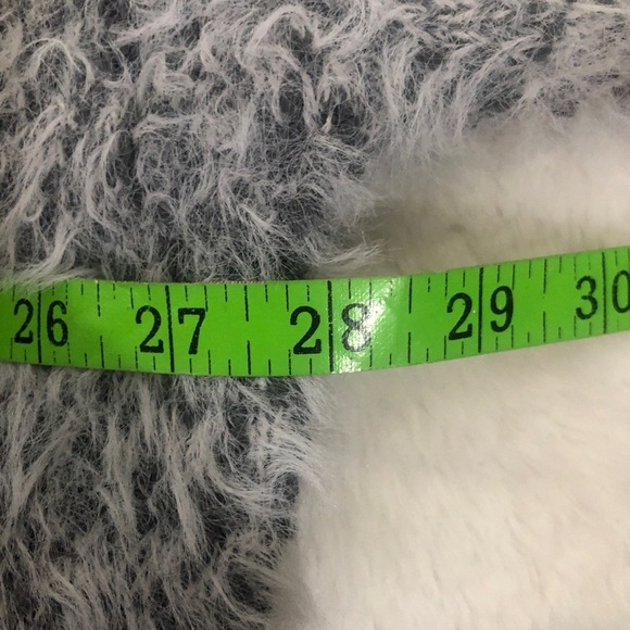 Womens White & Grey Fuzzy Sweater. Size XXL. - Picture 3 of 6